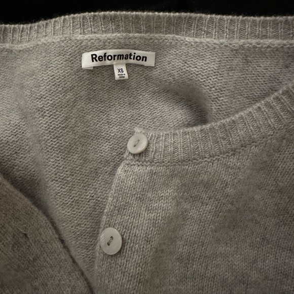 Reformation Clara Cashmere Cardigan in Light Grey. Size XS. - Picture 2 of 4